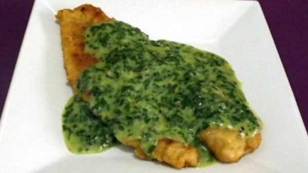 filé de peixe ao molho de espinafre