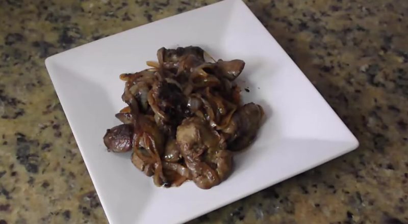 Fígado de Frango Acebolado