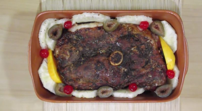 pernil de porco com alecrim e sálvia